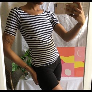Stripped Top 🖤🤍